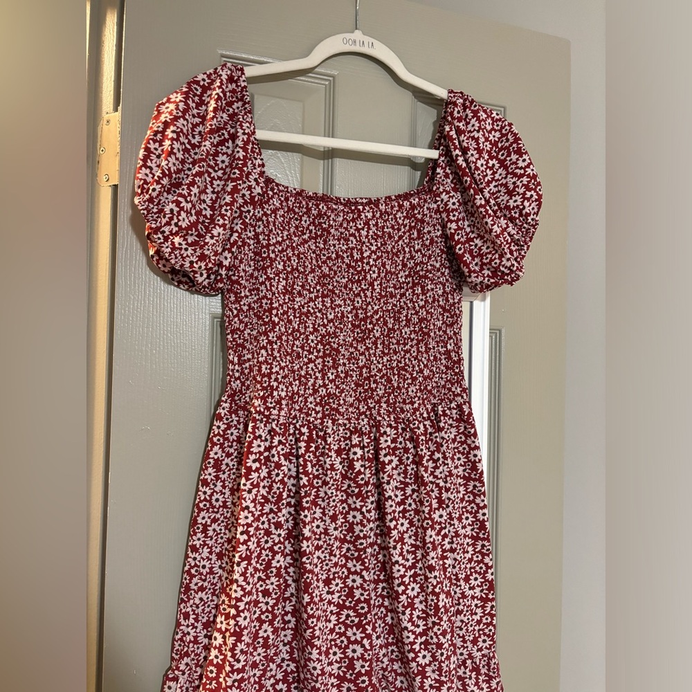 Red floral romper! Worn a few times. In great condition!❣️
